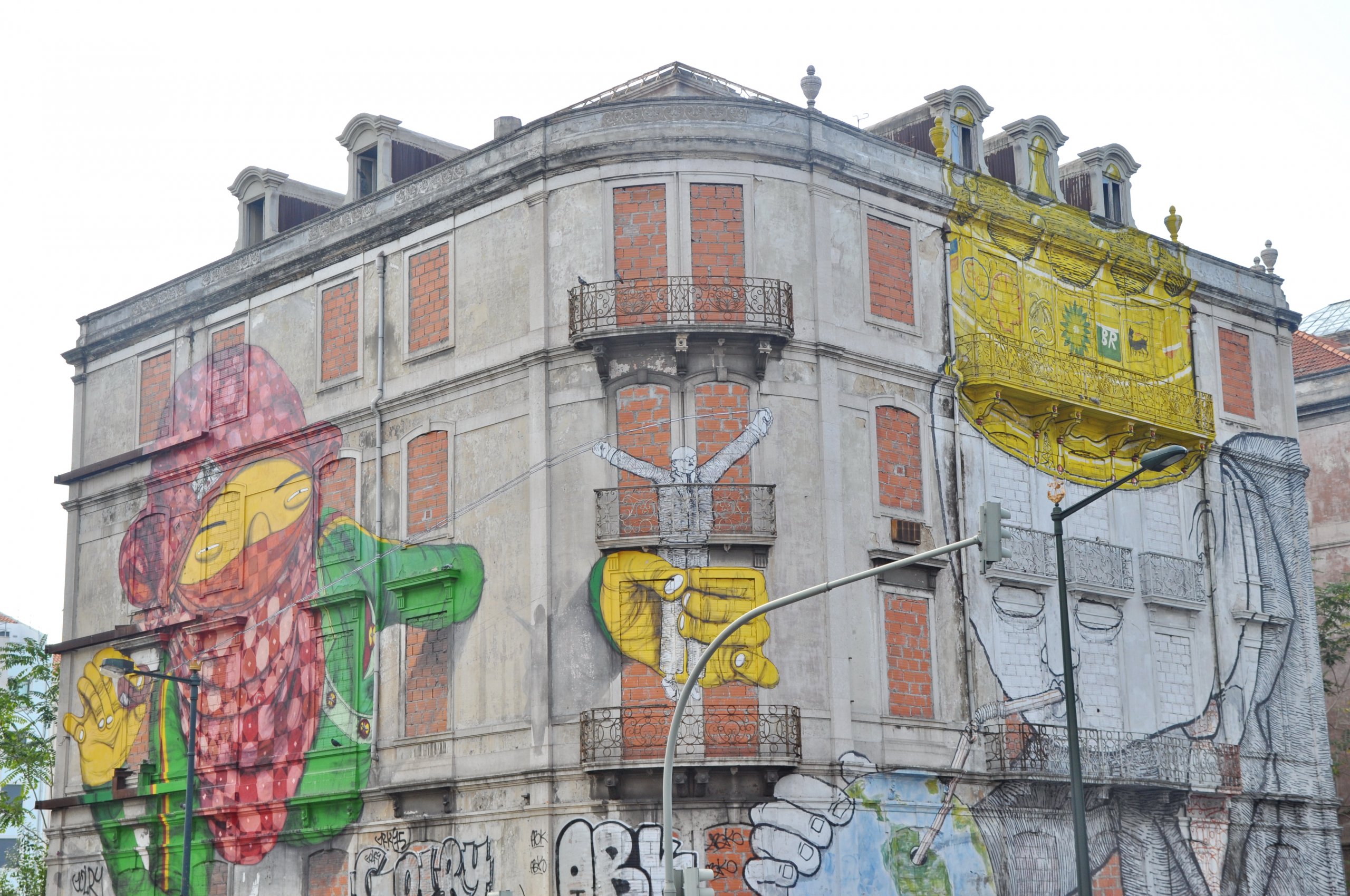 Lisbon,,Portugal,-,September,24:,Street,Art,By,Blu,And